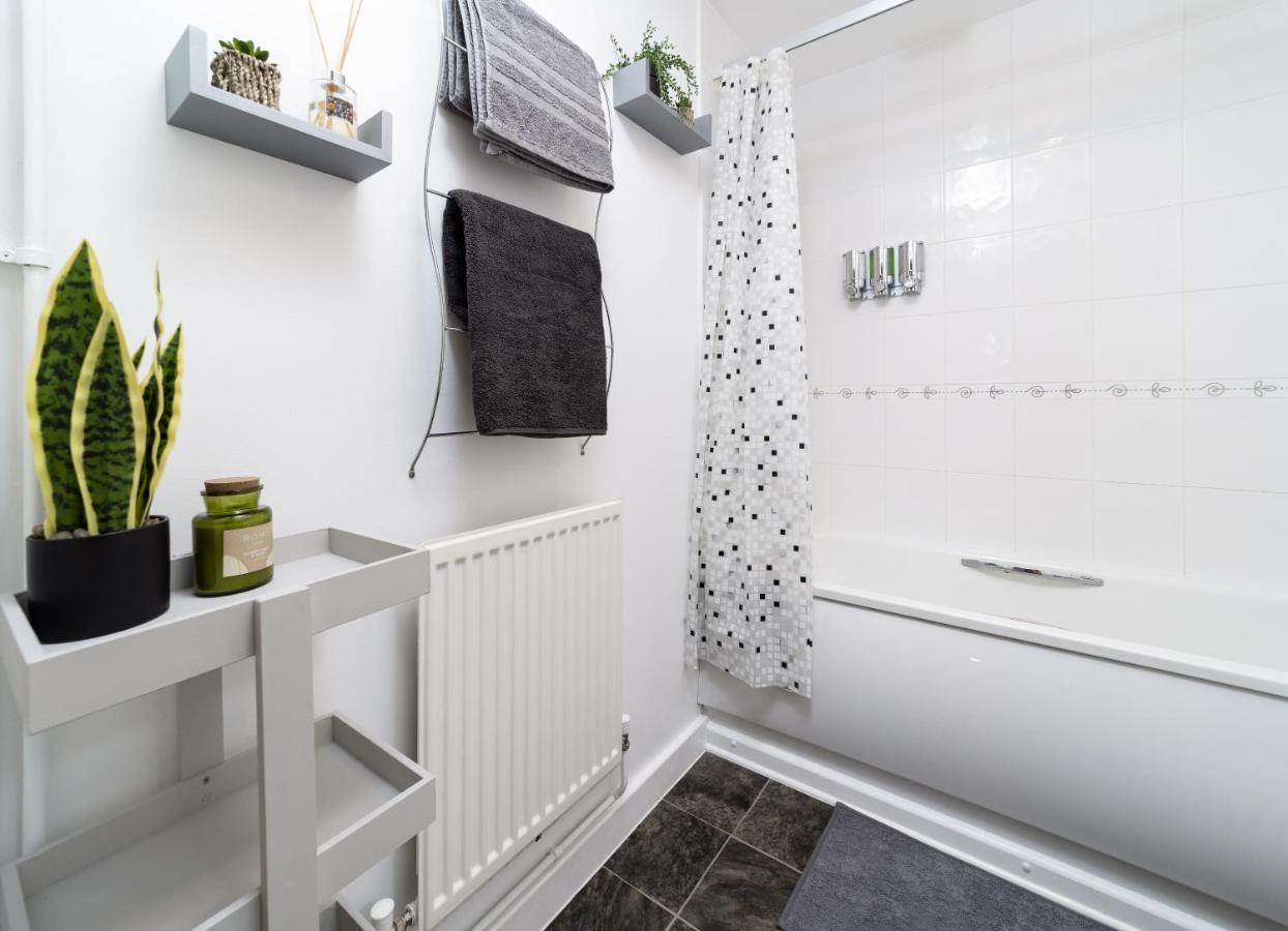 Charming 2Br Ground Floor Flat In Sholing, 11 Mins From City Centre - Recently Set Up With Love Southampton Bagian luar foto