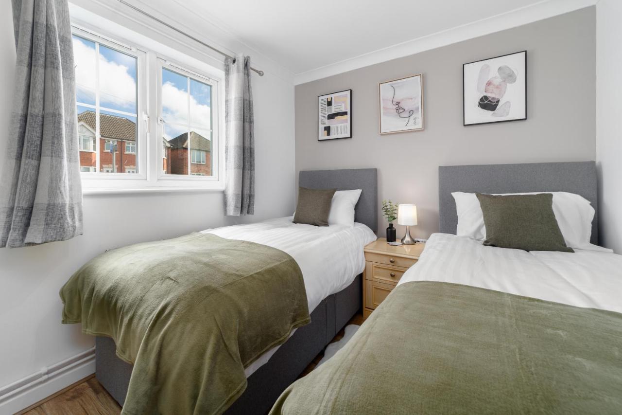 Charming 2Br Ground Floor Flat In Sholing, 11 Mins From City Centre - Recently Set Up With Love Southampton Bagian luar foto